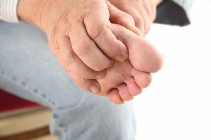 itching in the feet with thoracic osteochondrosis
